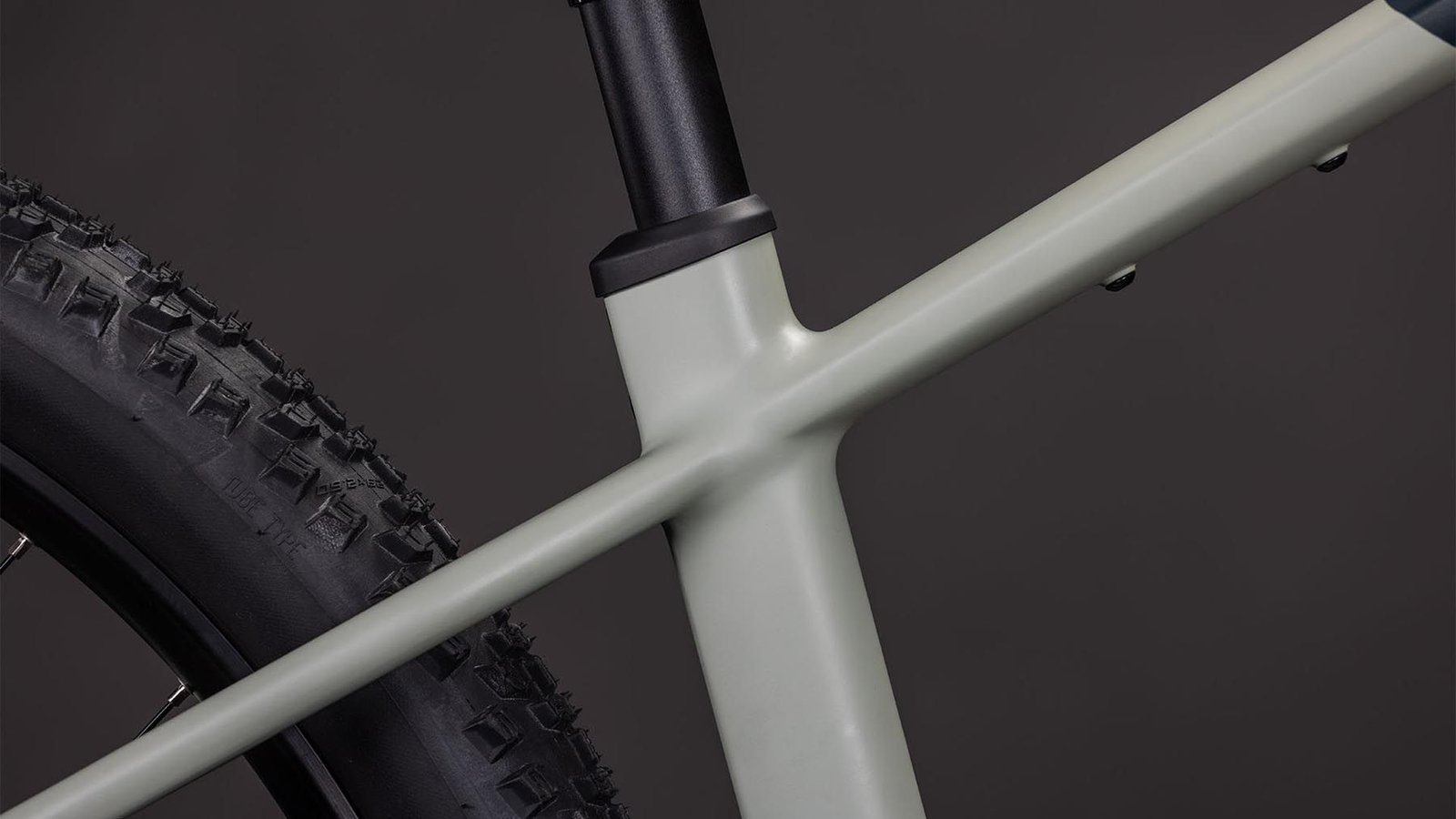 108700-Cube-Reaction-Hybrid-SLT-800-reedbeige-n-sagebrushgreen-2026-EBike-Hardtail-Mountainbike-03_1920x1920