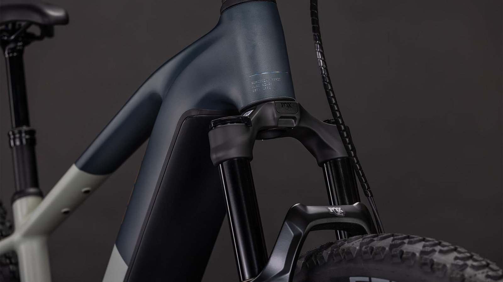 108700-Cube-Reaction-Hybrid-SLT-800-reedbeige-n-sagebrushgreen-2026-EBike-Hardtail-Mountainbike-05_1920x1920