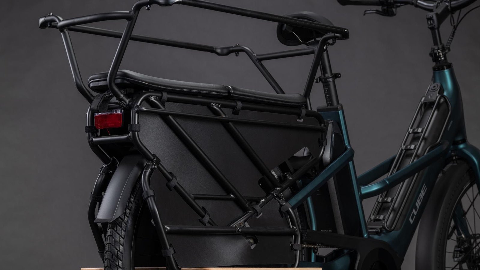 122250-Cube-Longtail-Hybrid-Family-800-royalgreen-n-black-2026-EBike-Lastenfahrrad-03_1920x1920