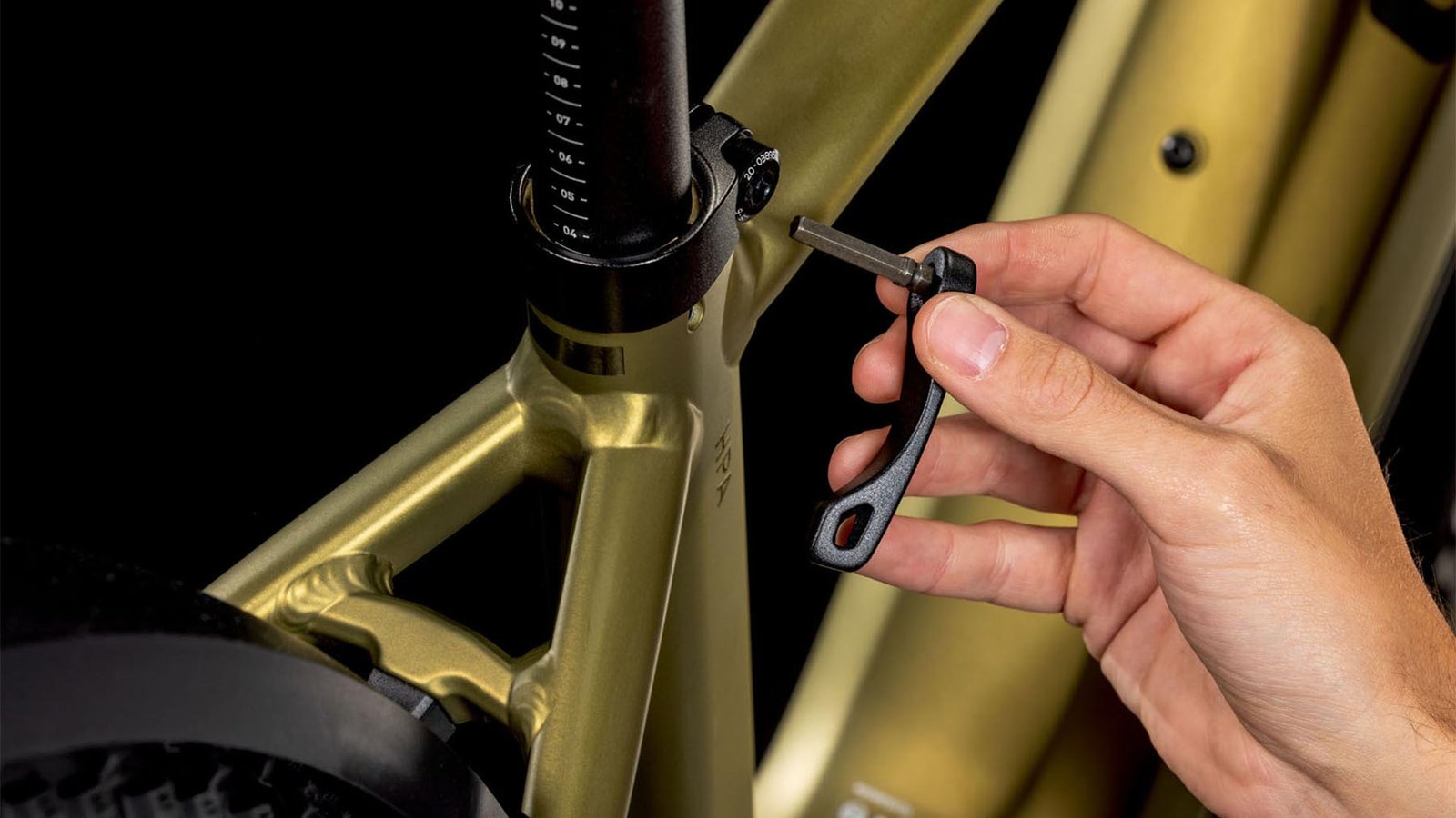 807230-Cube-Reaction-Hybrid-Performance-625-Allroad-goldenlime-n-black-2025-E-Bike-Hardtail-Mountainbike-02_1920x1920